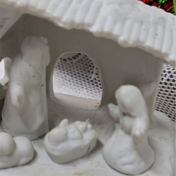 White Ceramic Nativity Scene Small Baby Jesus Mary Joseph - Picture 7 of 8